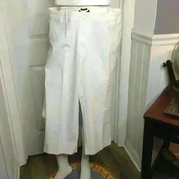 Talbot's "Chelsea" Capris; Ladies 14W, White, Cotton/Rayon/Spandex, Stretch - Picture 1 of 5